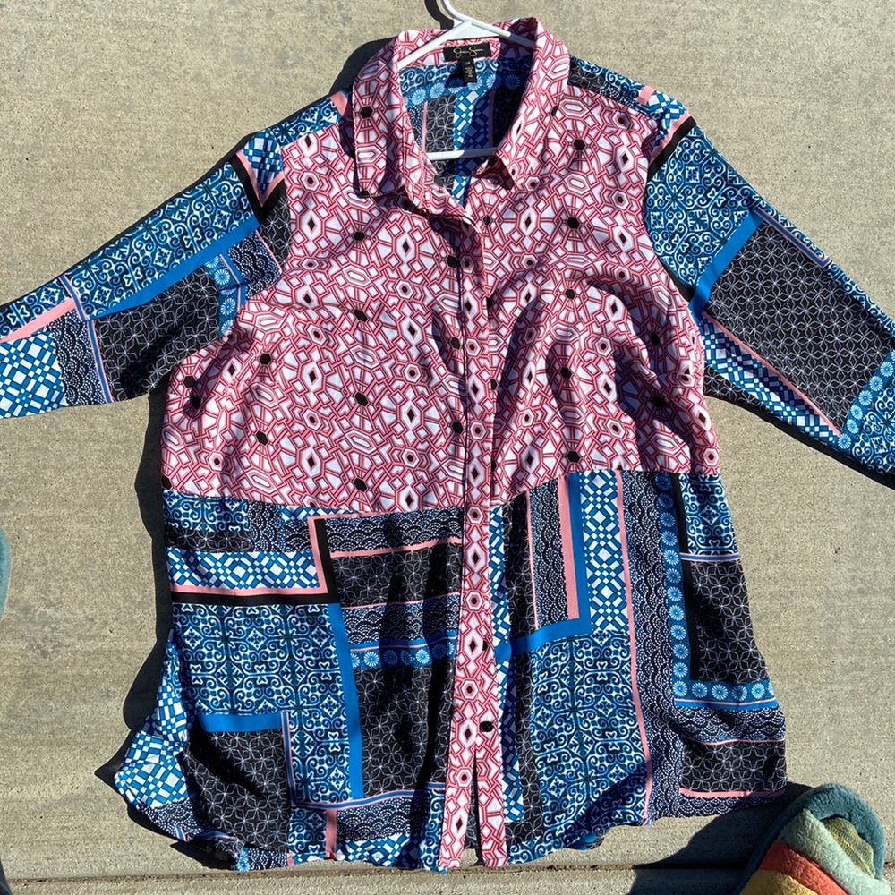 Jessica Simpson oversized 100% polyester top.  Can be worn open or closed. 💖